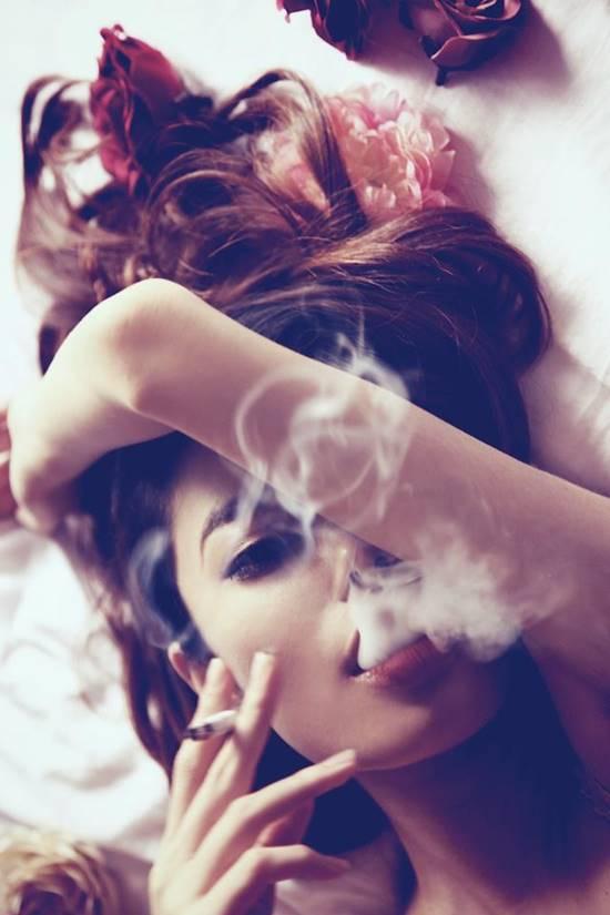 Những stt hay về con gái hút thuốc, avatar con gái hút thuốc cực chất