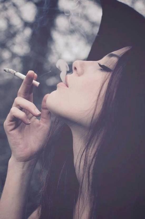 Những stt hay về con gái hút thuốc, avatar con gái hút thuốc cực chất
